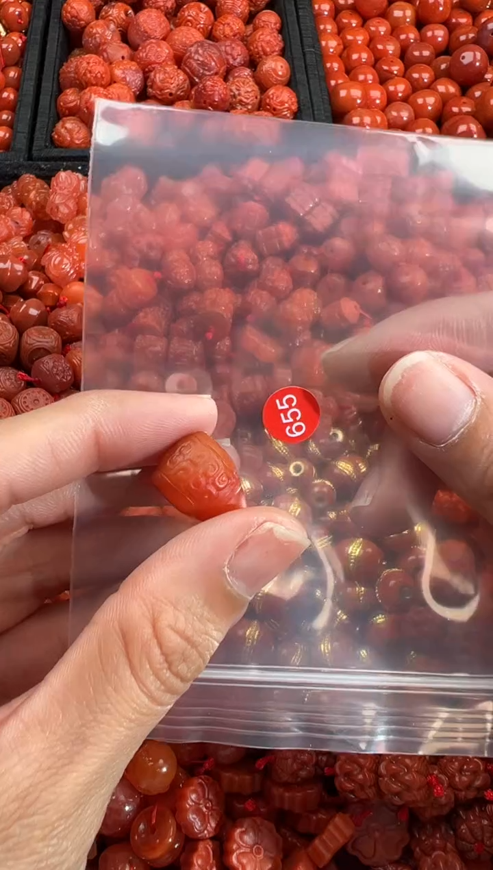 南红玛瑙未镶嵌颈饰1