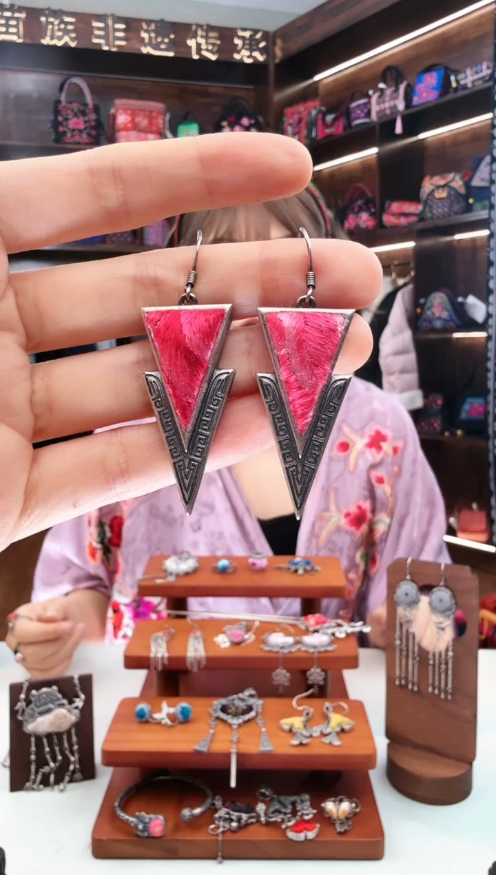 【闪购商品】织绣168蚩梦苗族古绣