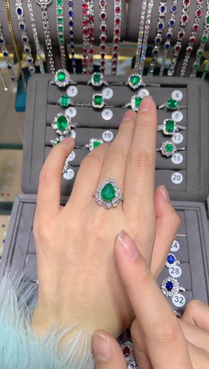 【闪购商品】祖母绿戒指18K金镶嵌2.73ct沃顿绿