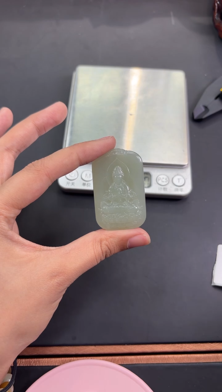 【闪购商品】和田玉吊坠(赠链)未镶嵌且末微色差近矿吊坠