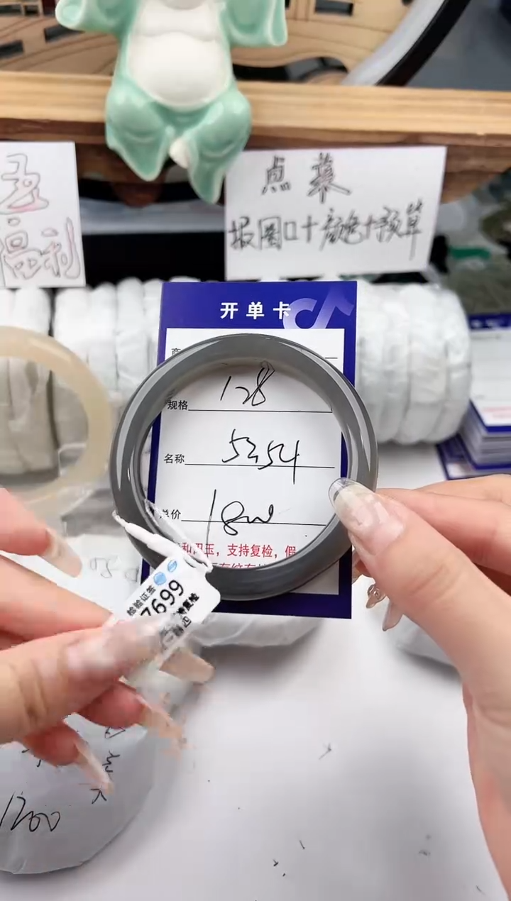 和田玉手镯未镶嵌128颜色微差无瑕疵