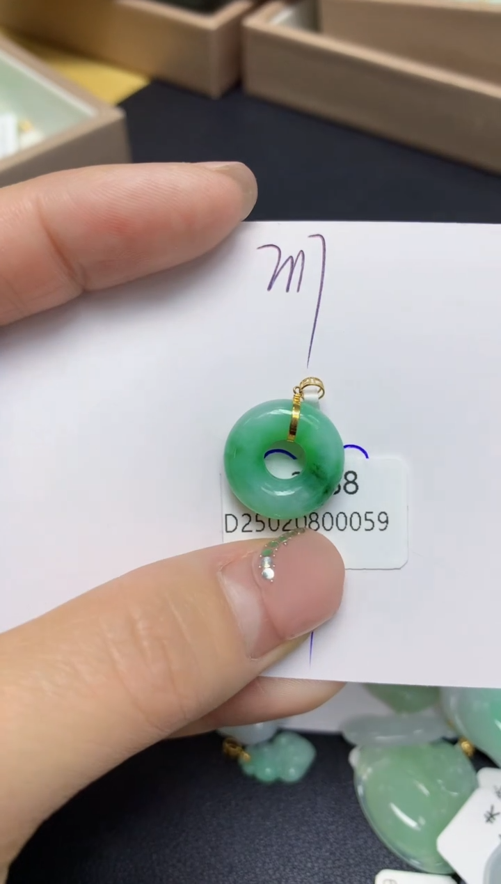 【闪购商品】翡翠挂件18K金镶嵌 天然翡翠A货