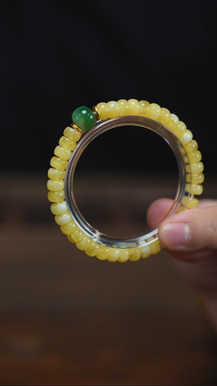 手串龙眼菩提O**K虎哥福利  嫩黄蜡手串配绿蚕丝主珠 
