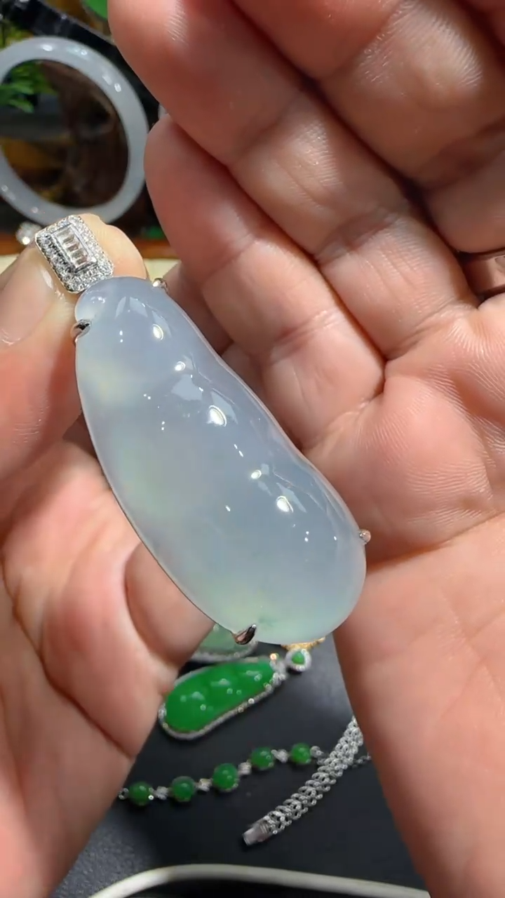 【闪购商品】翡翠吊坠(不含链)18K金镶嵌吊坠