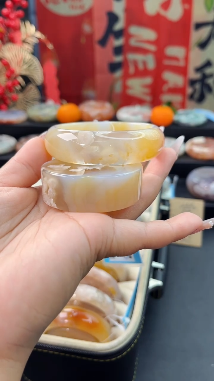 【闪购商品】石英质玉手镯未镶嵌赠送镯心（55圈口）