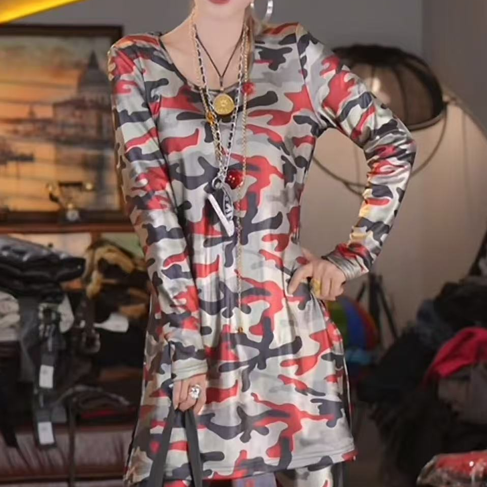 欧货迷彩弹力显瘦加绒上衣