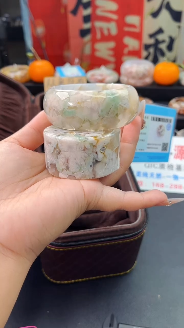 【闪购商品】石英质玉手镯未镶嵌赠送镯心（56圈口）