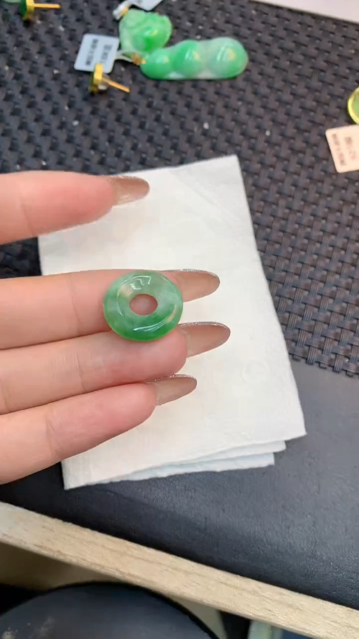 颈饰未镶嵌翡翠1