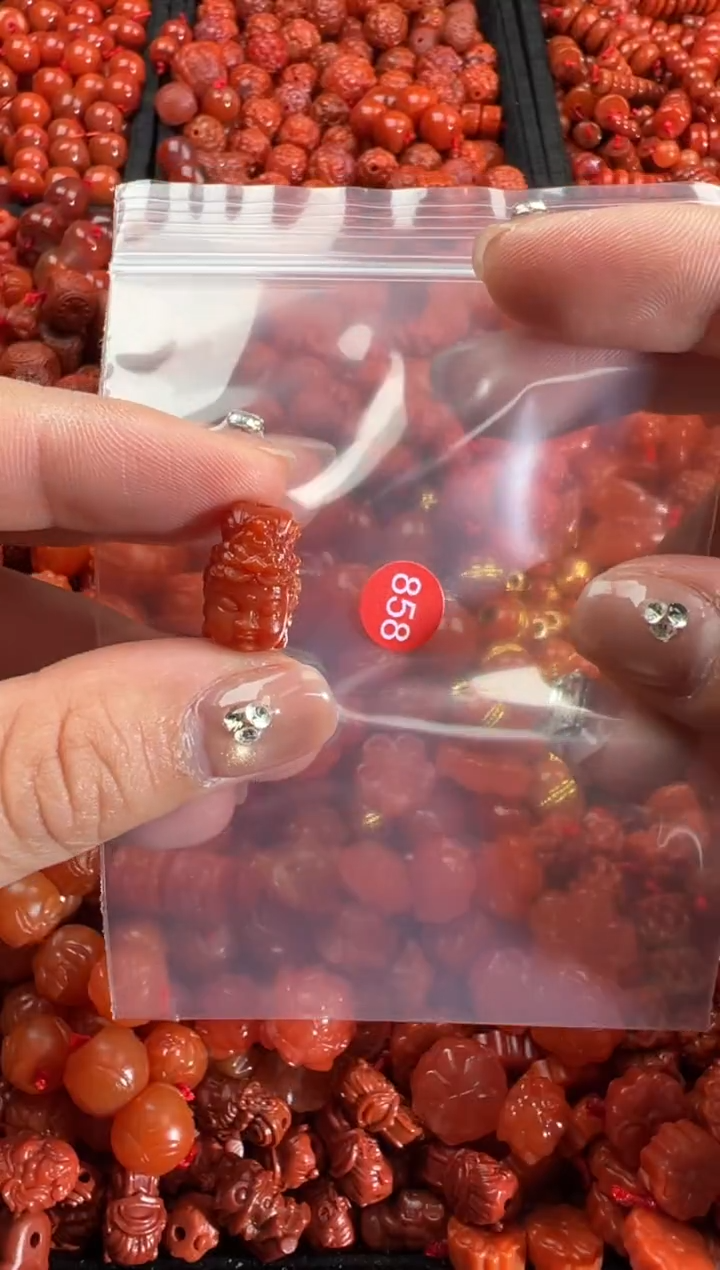 【闪购商品】南红玛瑙未镶嵌颈饰1