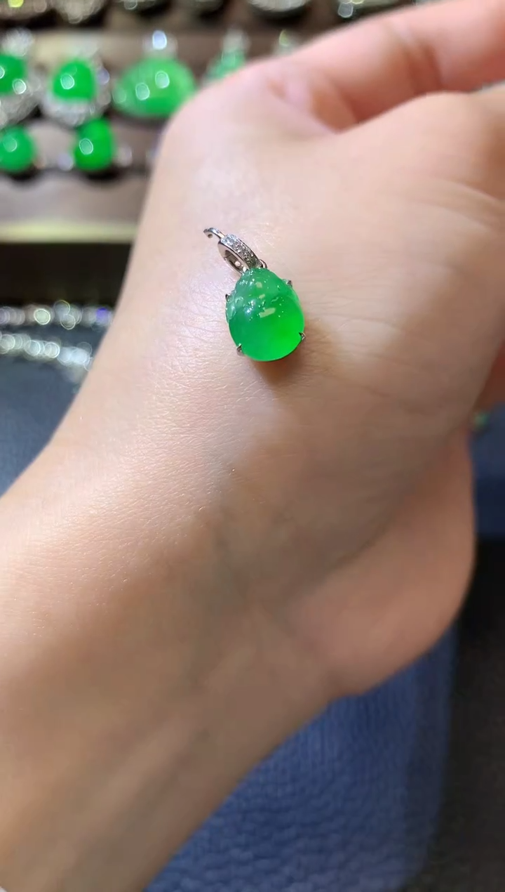 【闪购商品】翡翠吊坠(不含链)18K金镶嵌C8