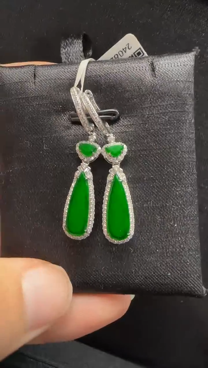 【闪购商品】翡翠耳环18K金镶嵌640无事牌一对