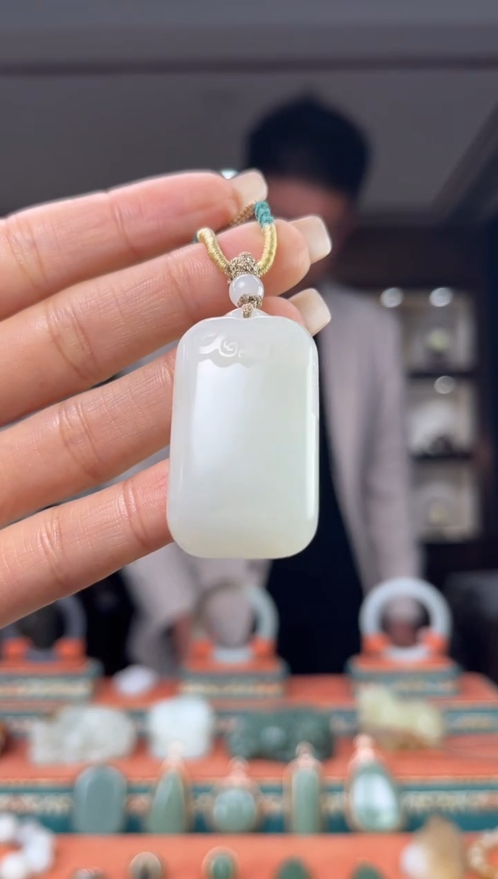 颈饰未镶嵌和田玉佩佩