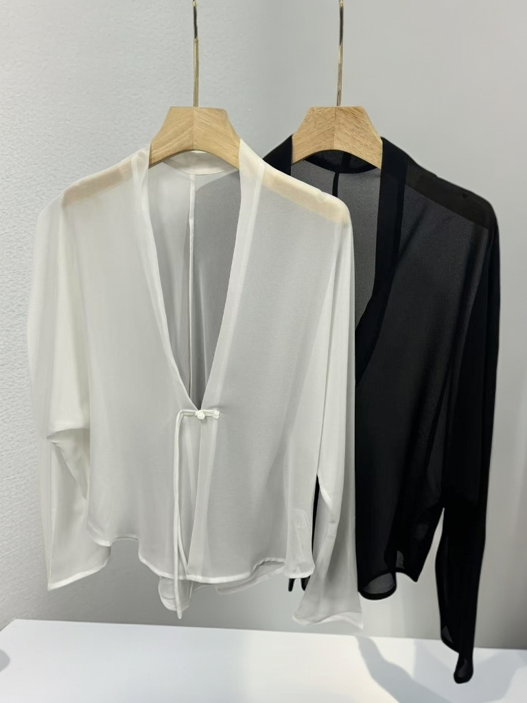 桑蚕丝女士百搭纯色夏季常规款防晒薄款外套女装黑白两色小衫