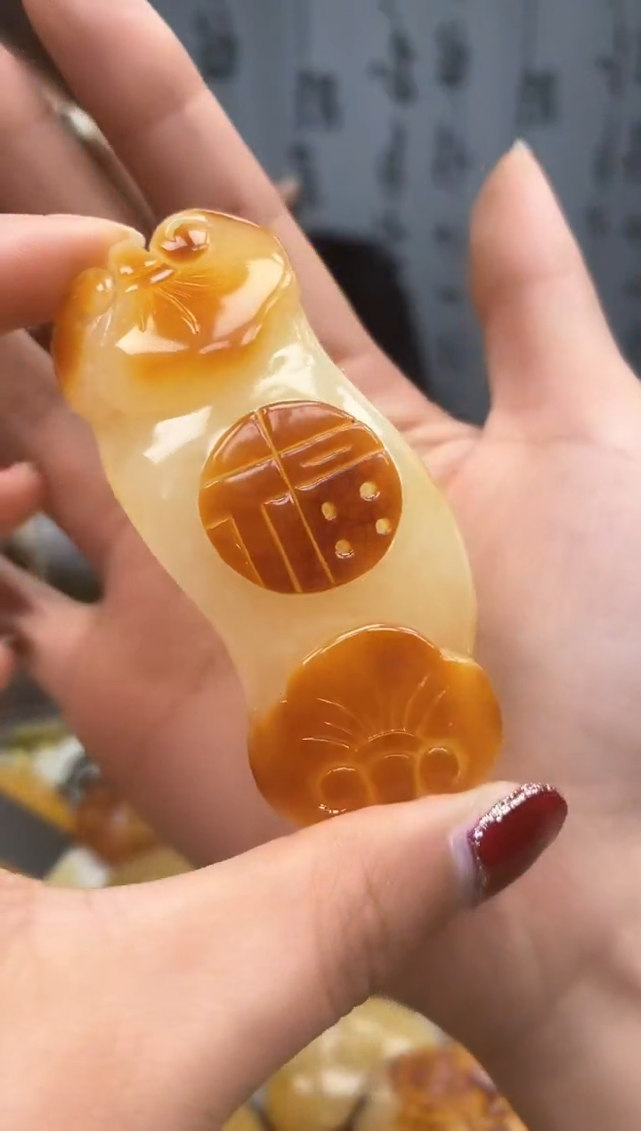【闪购商品】琥珀裸石未镶嵌挂坠