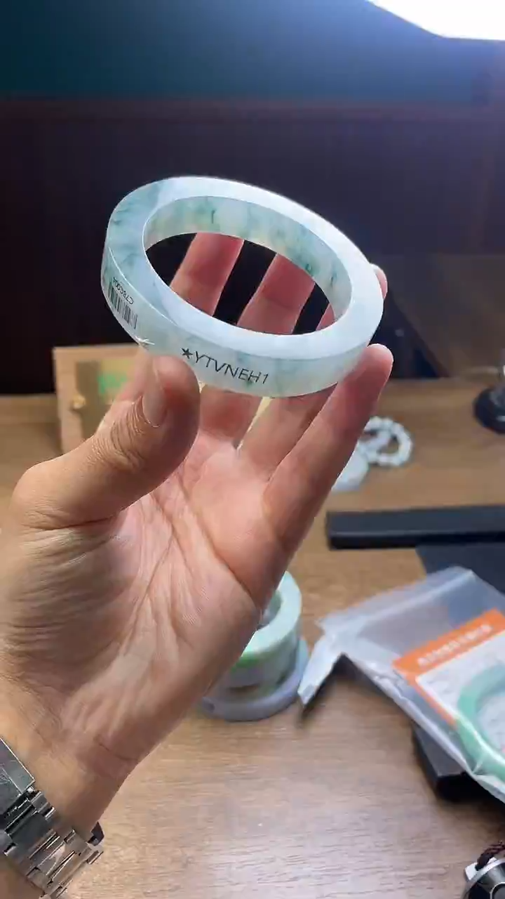 未镶嵌手镯定制翡翠蜗**毒定制