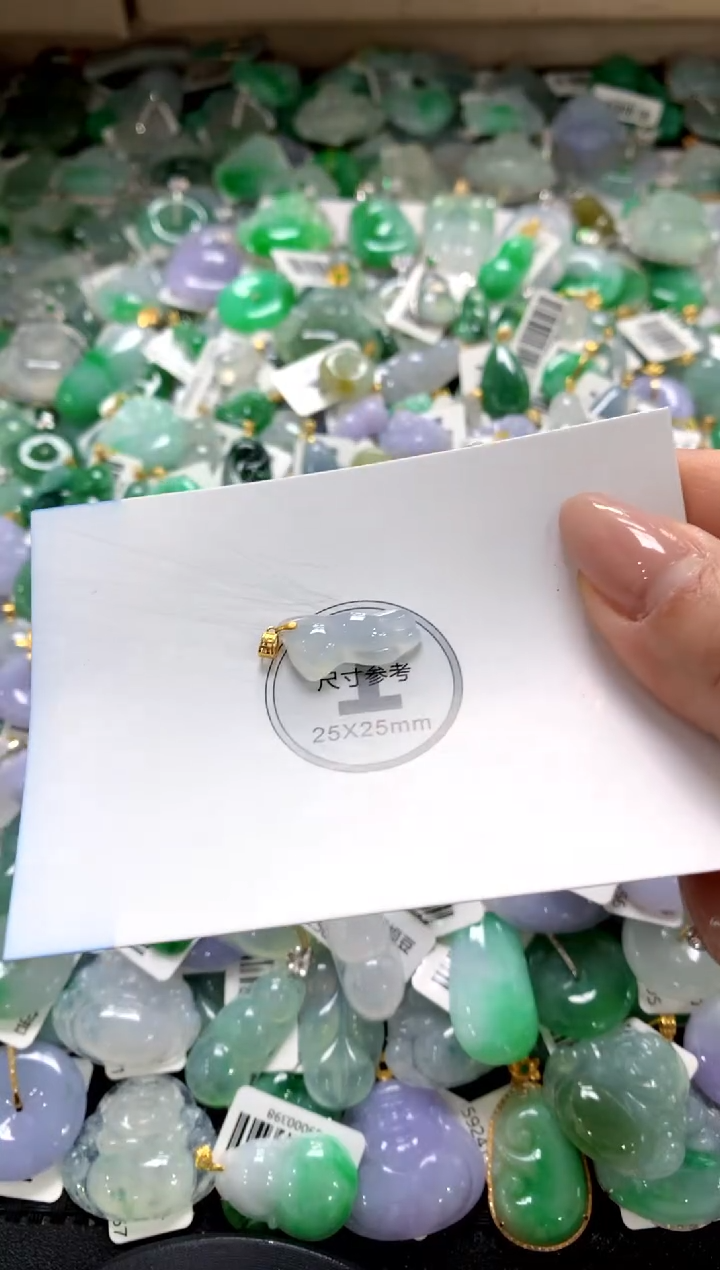 颈饰18K金镶嵌翡翠1111111111111111