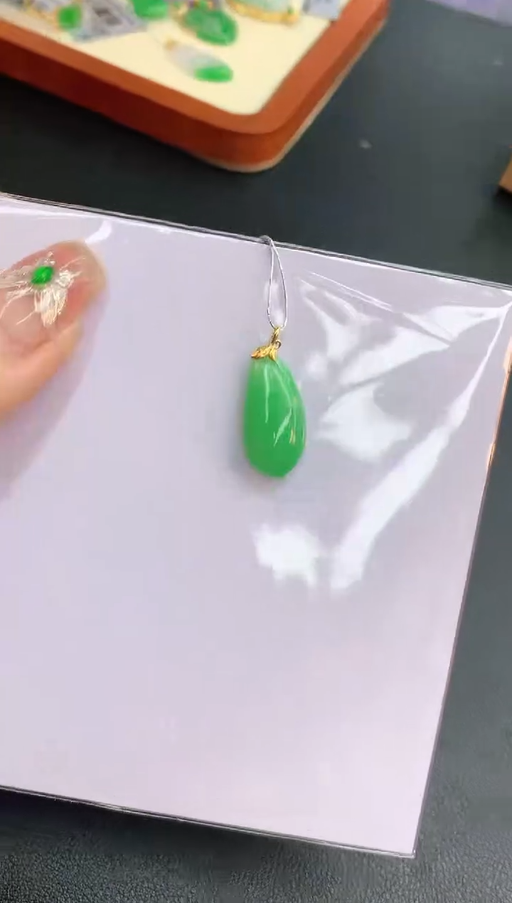 【闪购商品】翡翠颈饰18K金镶嵌赠礼盒证书 珍珍