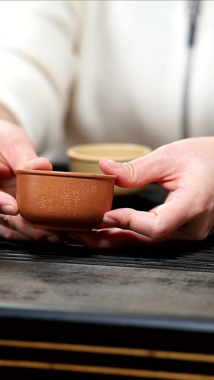 【闪购商品】紫砂茶壶06-金降坡刻字静心杯60cc