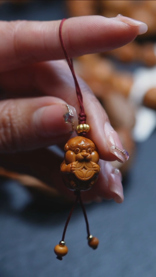 【闪购商品】文玩核桃吊坠苏工橄榄核