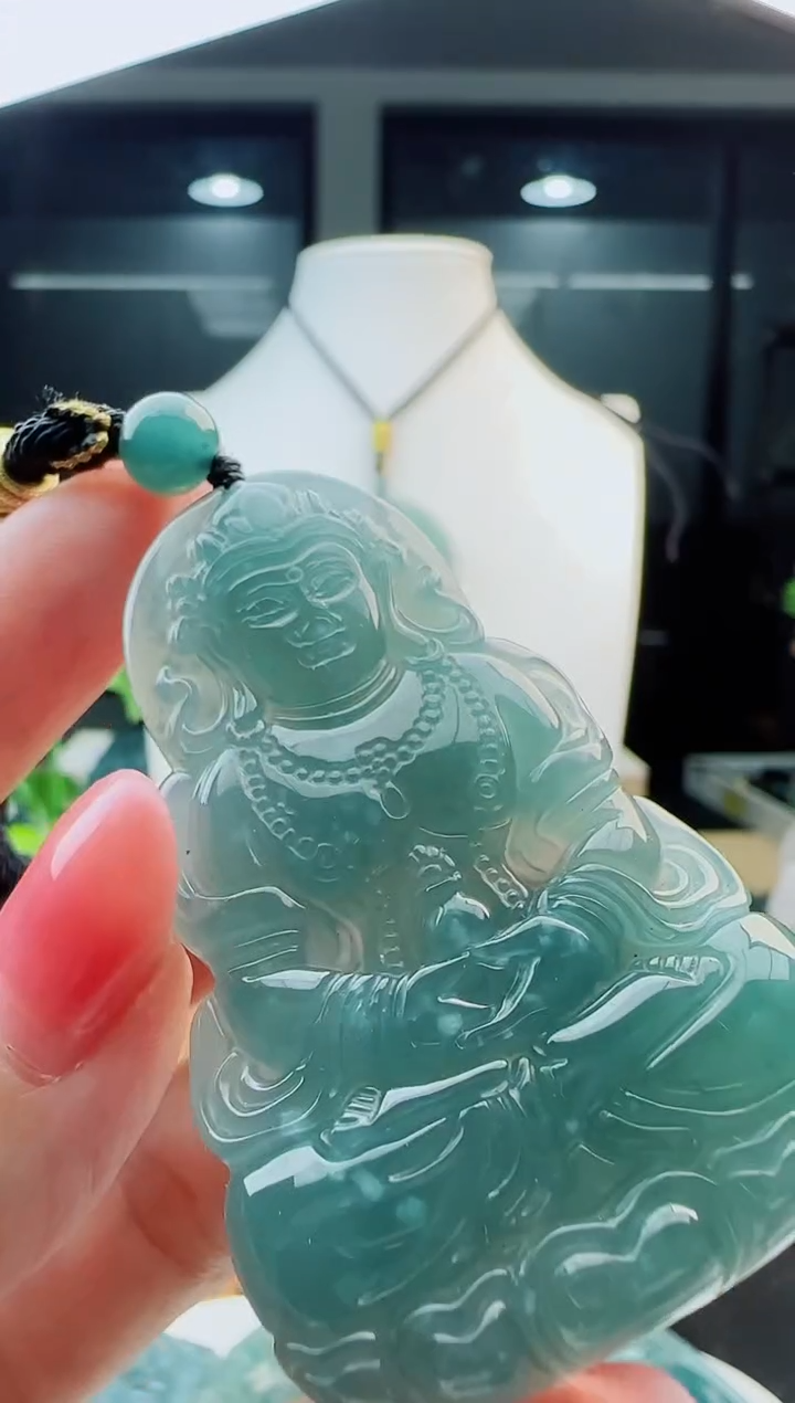 翡翠未镶嵌颈饰多样性发货其中一件