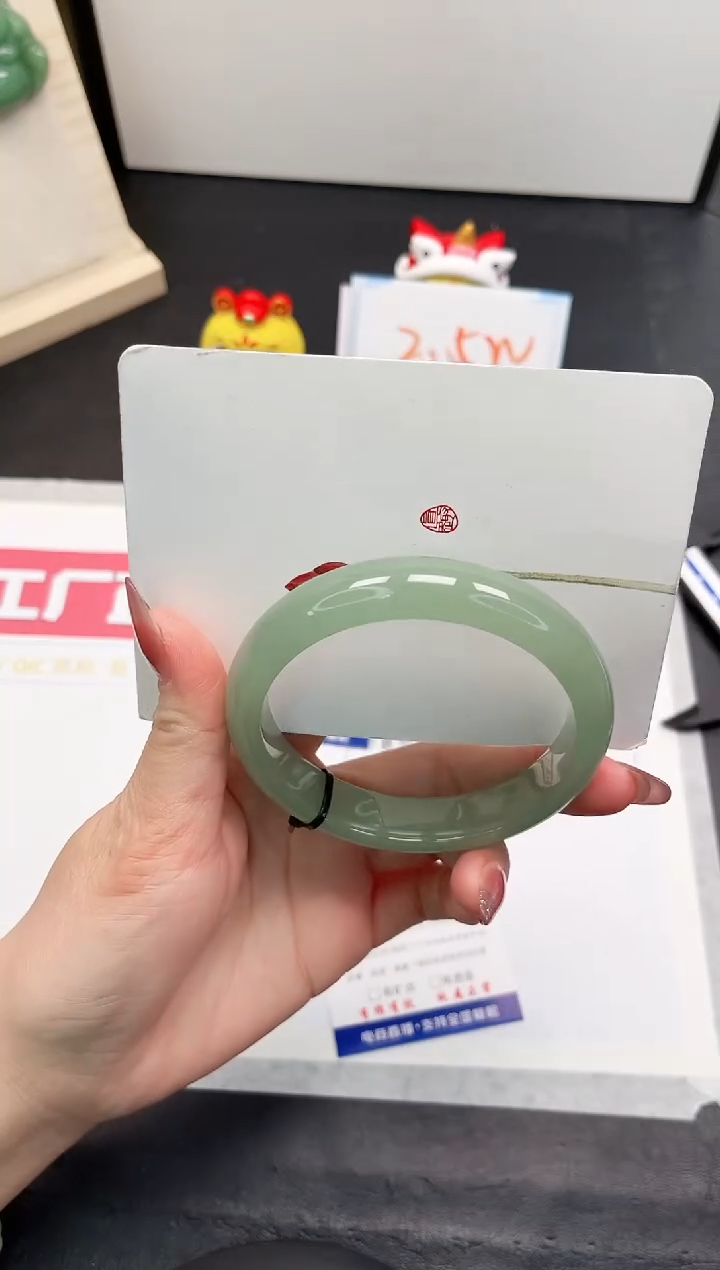 【闪购商品】石英质玉手镯未镶嵌146-64.5