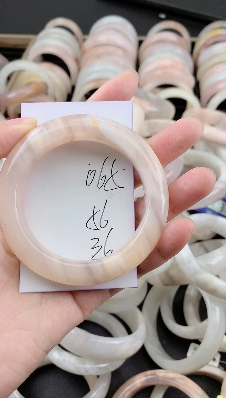 未镶嵌手镯石英质玉065