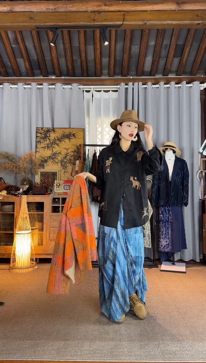 不****v设计师款黑色孩童刺绣衬衣