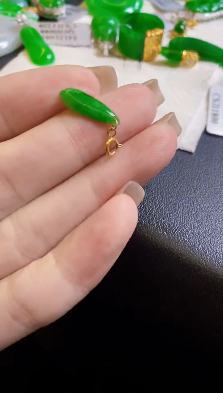 【闪购商品】定制翡翠18K金镶嵌吊坠