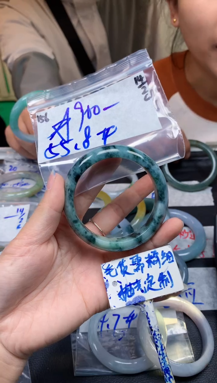 【闪购商品】定制翡翠未镶嵌156毛货需精细抛光手镯多样性拍一发一