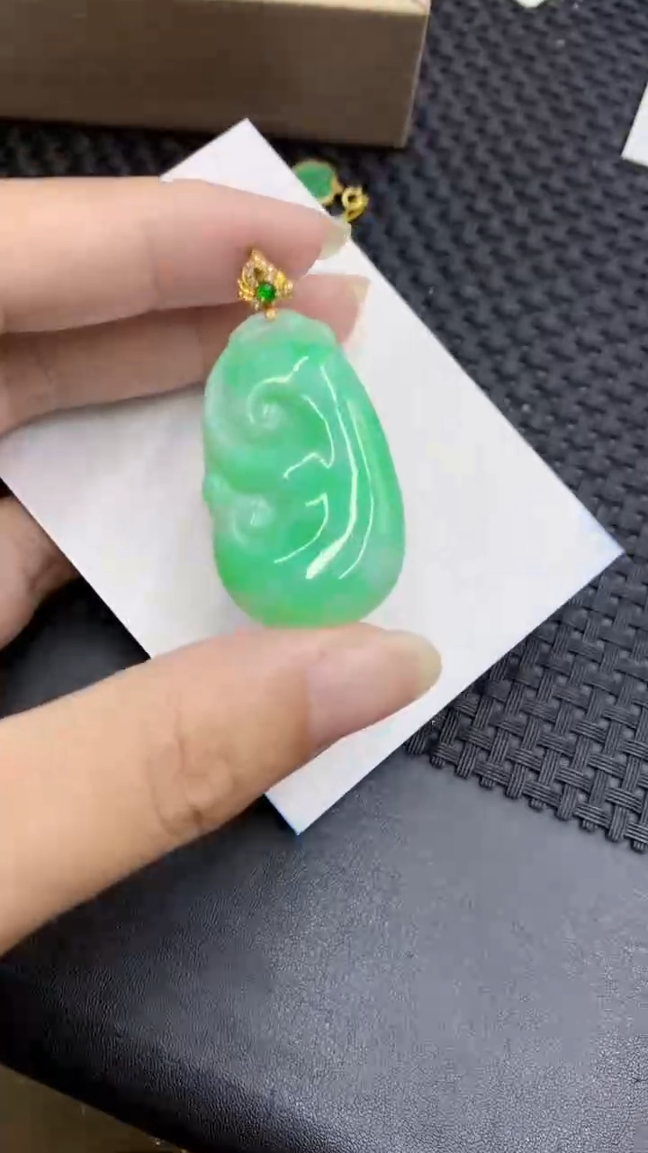 【闪购商品】翡翠颈饰18K金镶嵌            8