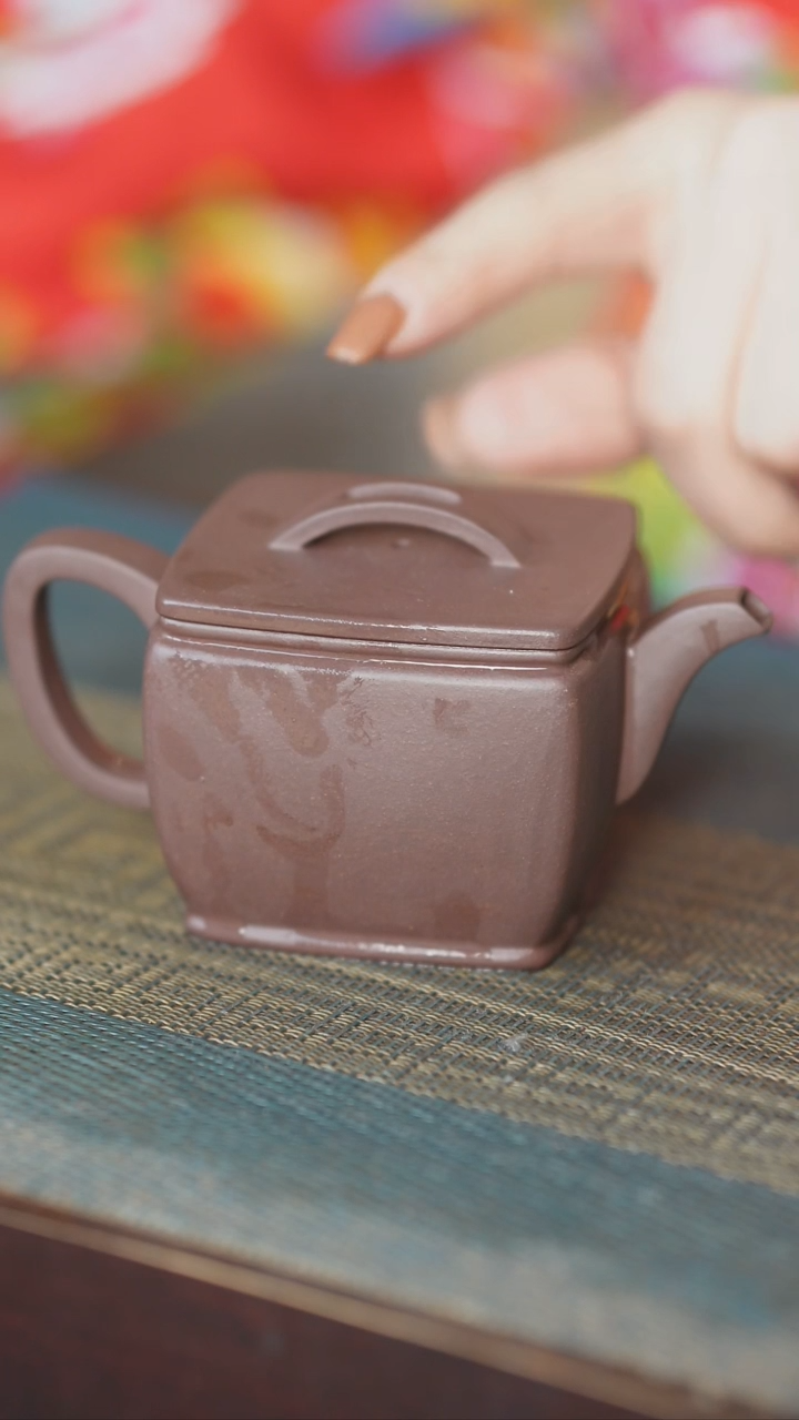 【闪购商品】喀左紫砂真不错，主播就是做壶的