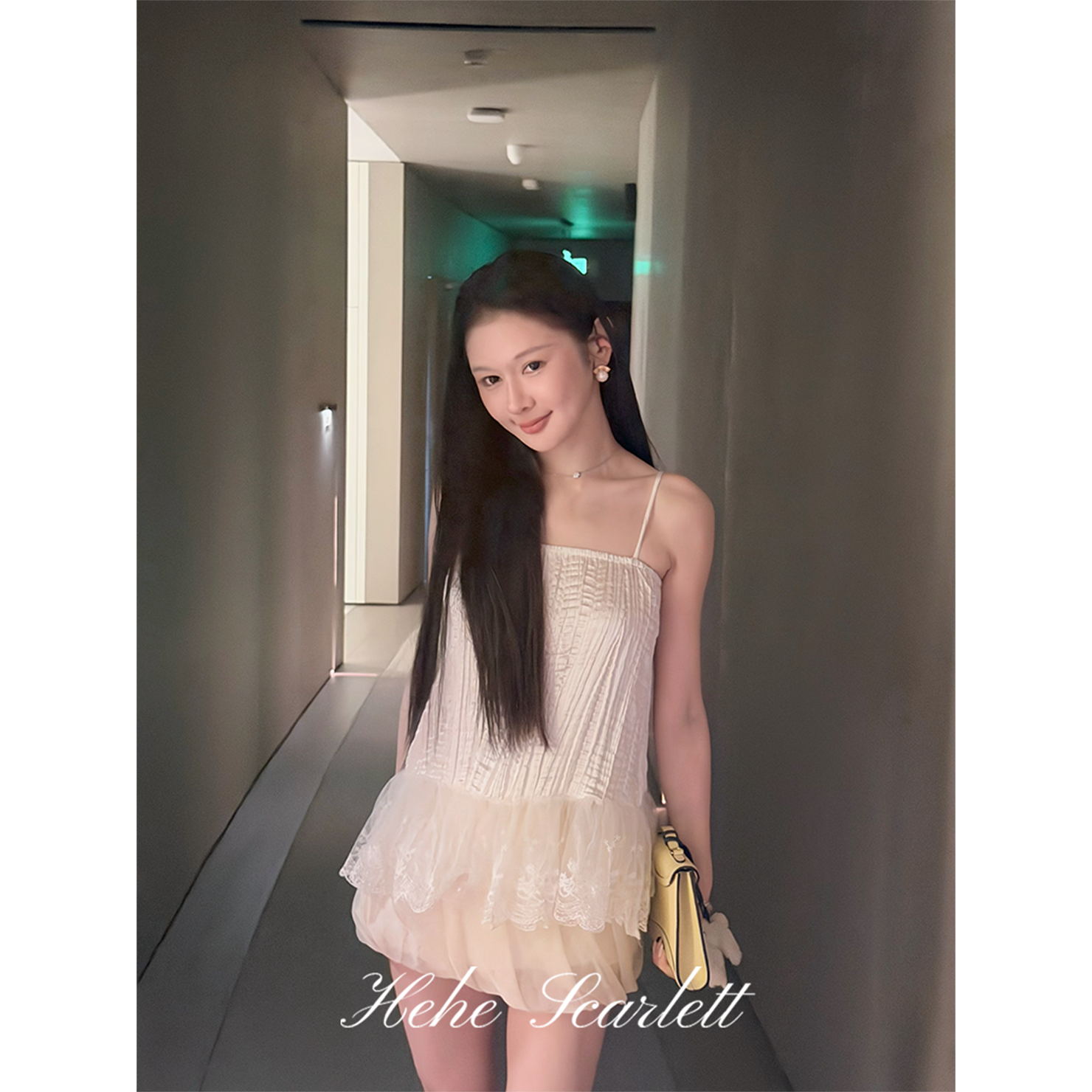 你的呵呵scarlett | 法式设计感纯欲褶皱蕾丝下摆吊带
