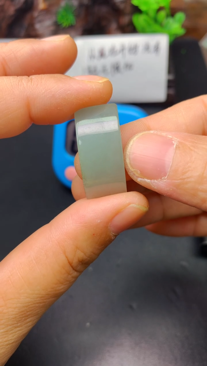 颈饰未镶嵌翡翠金**饰料子