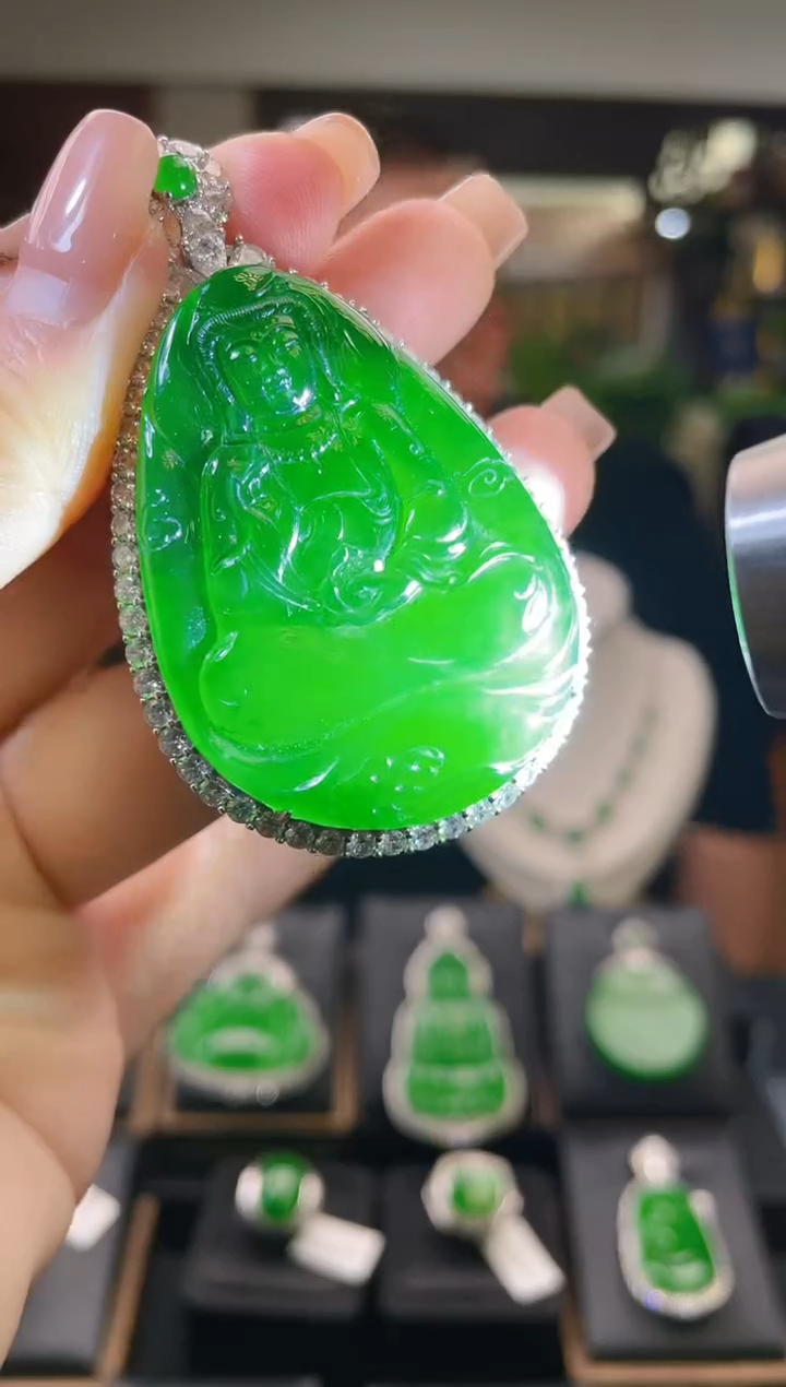 【闪购商品】翡翠吊坠(不含链)18K金镶嵌翡翠吊坠