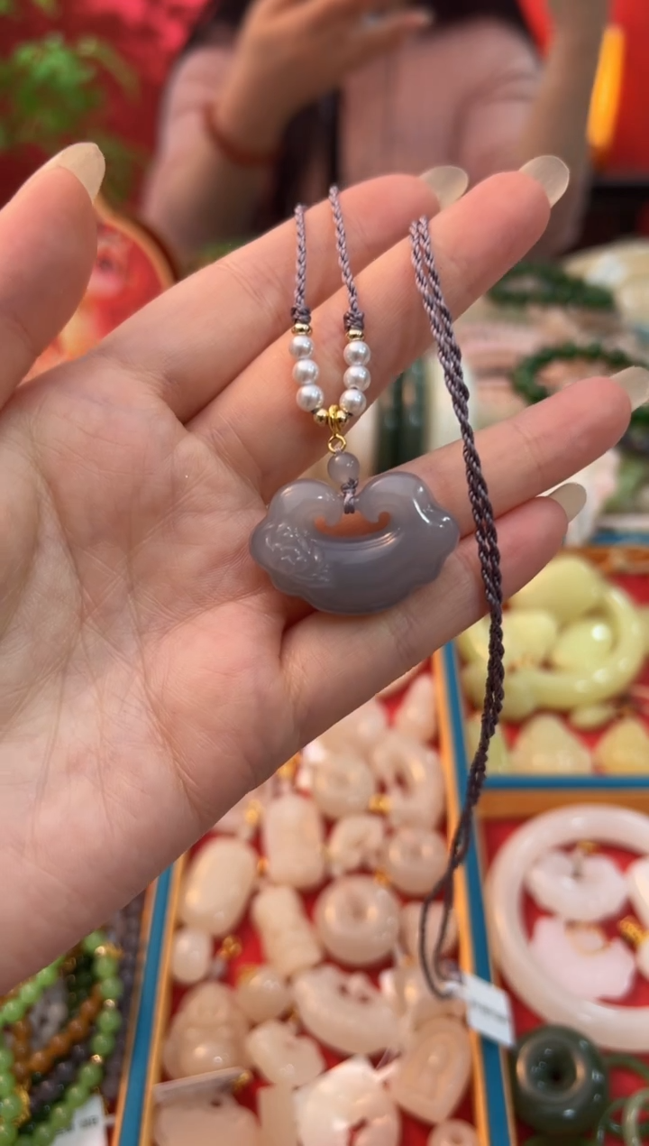 【闪购商品】和田玉吊坠未镶嵌烟紫中号如意锁