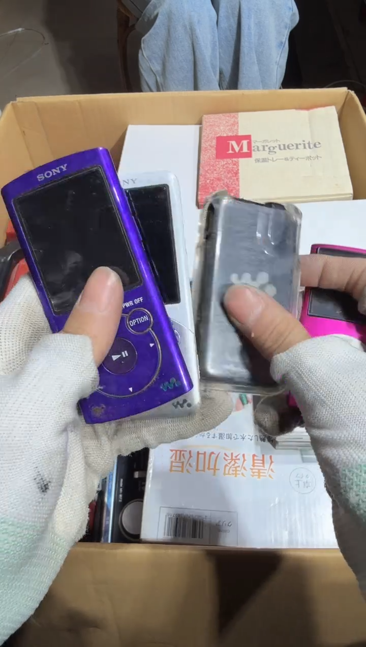 瓷片俊* 137   中古商品，瑕疵品，不保好坏。