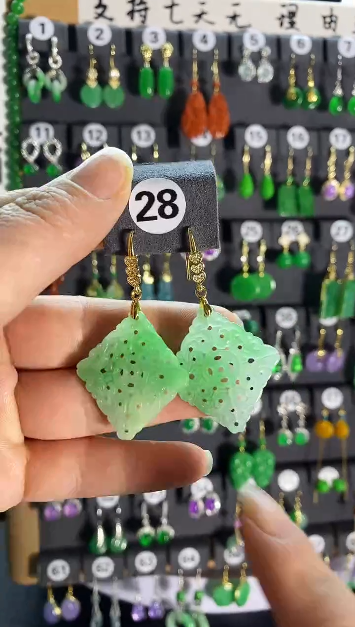 【闪购商品】翡翠耳饰银S925镶嵌28....