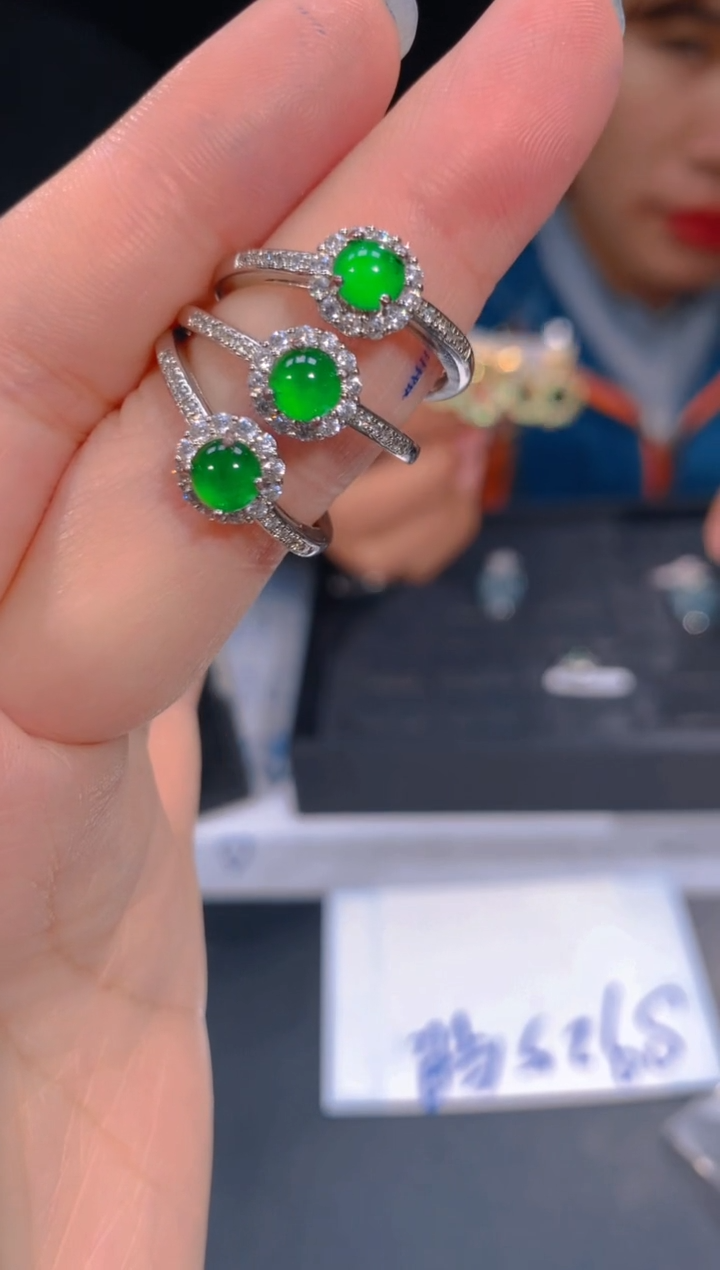 【闪购商品】定制翡翠未镶嵌25定制翡翠，多样性发货（发其一）