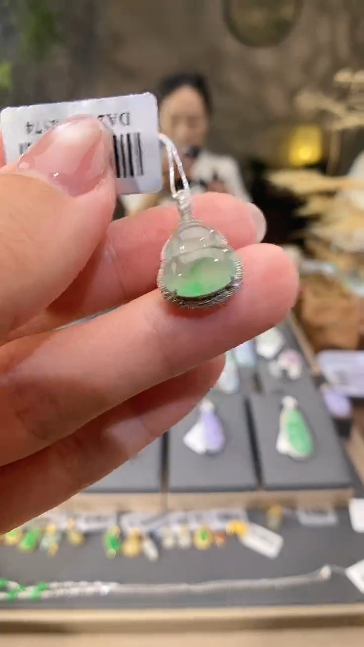 吊坠(不含链)18K金镶嵌翡翠葫芦