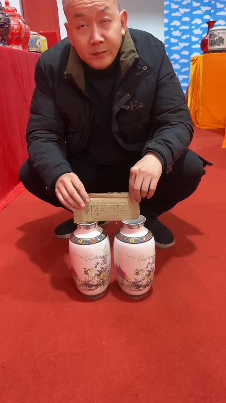 摆件陶景德镇粉彩松鹤迎春小花瓶一对