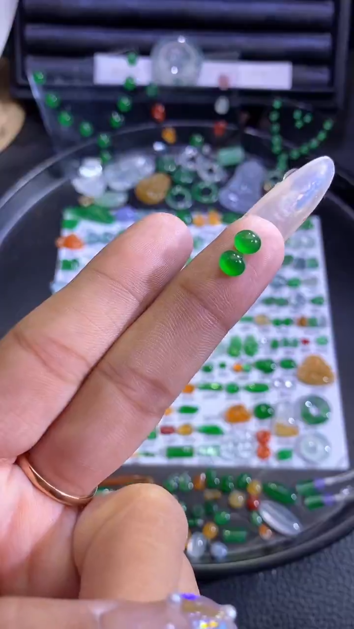 未镶嵌挂件翡翠蛋面