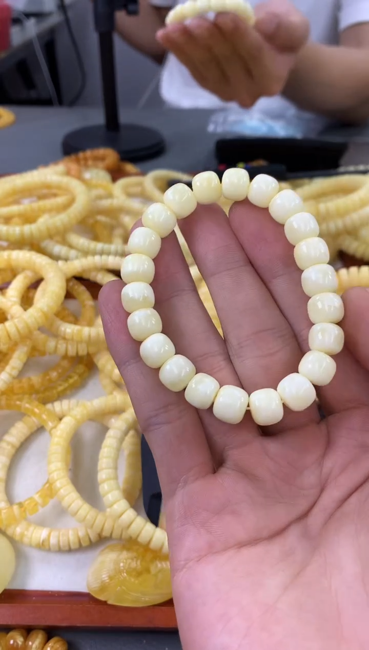 【闪购商品】琥珀裸石未镶嵌手串