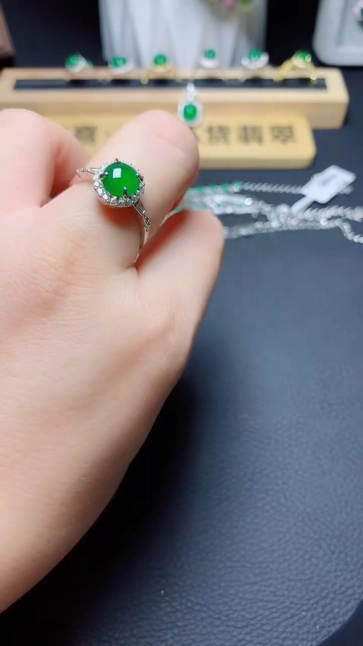 翡翠戒指银S925镶嵌天然翡翠A货s925银镶