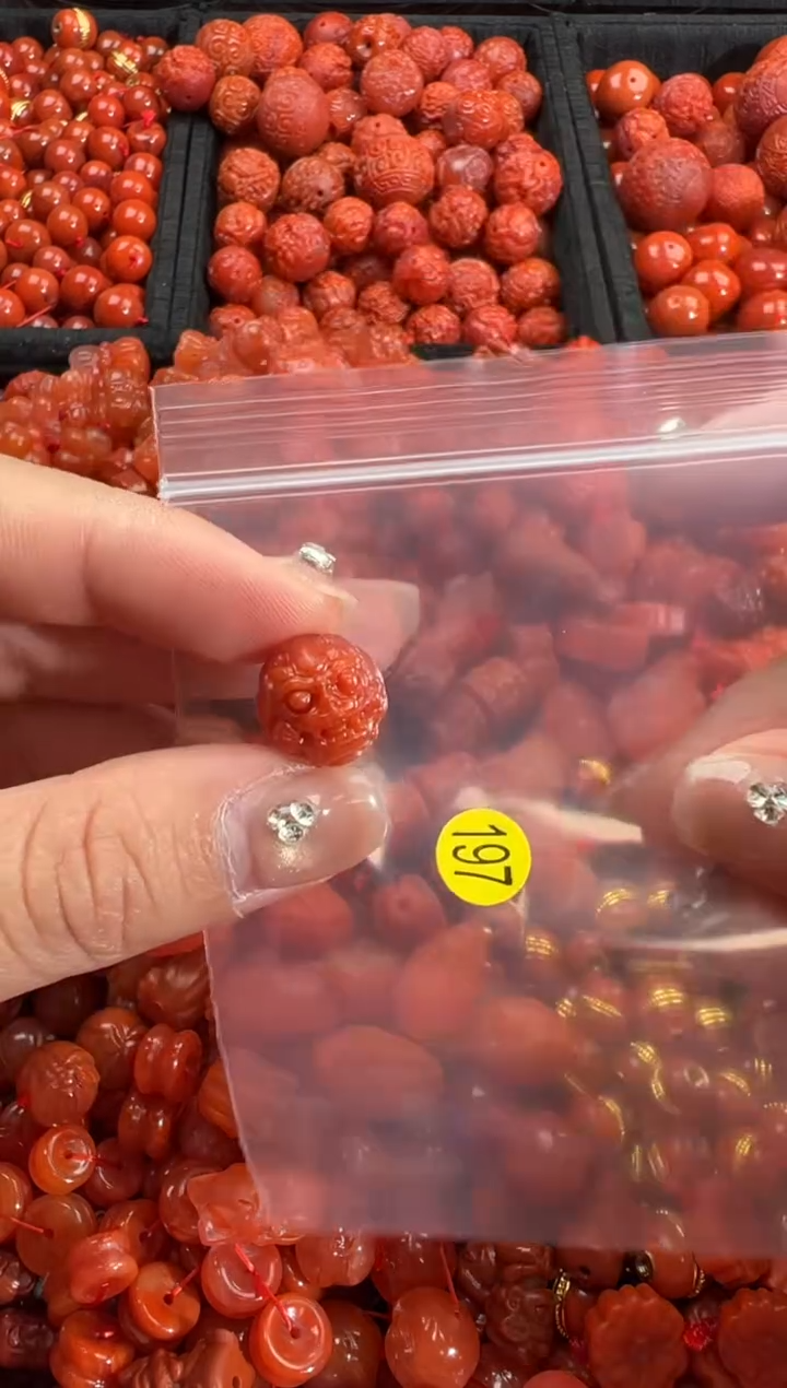 南红玛瑙未镶嵌颈饰1