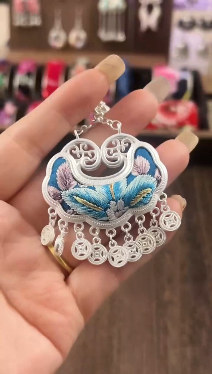 【闪购商品】织绣民族风老绣饰品197