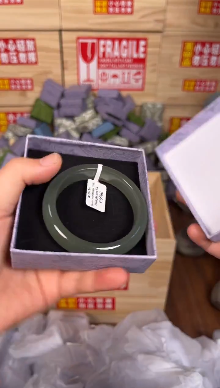 未镶嵌手镯石英质玉W0114