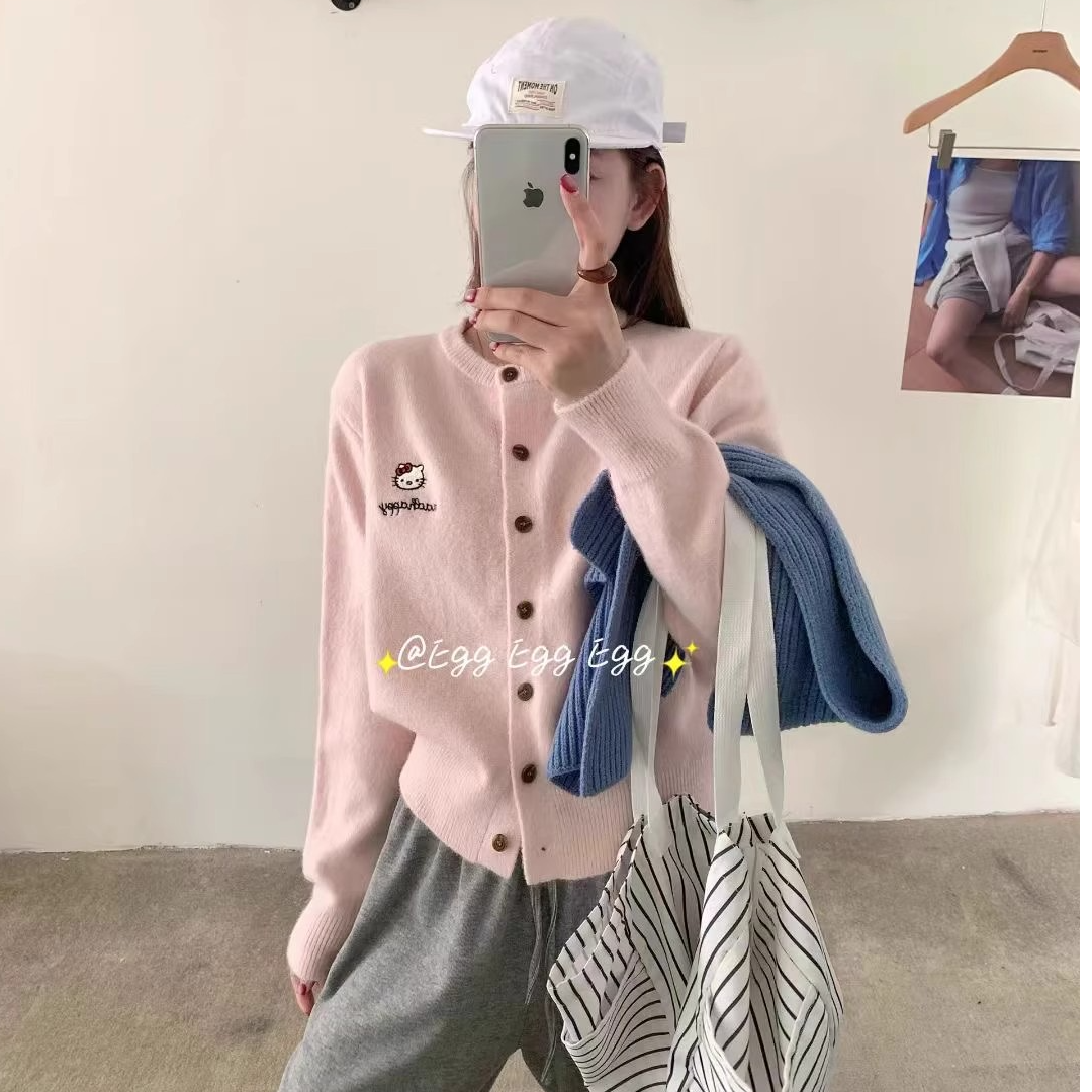 氛围感可爱粉色kt猫刺绣圆领针织开衫女春秋新款宽松休闲外搭上衣