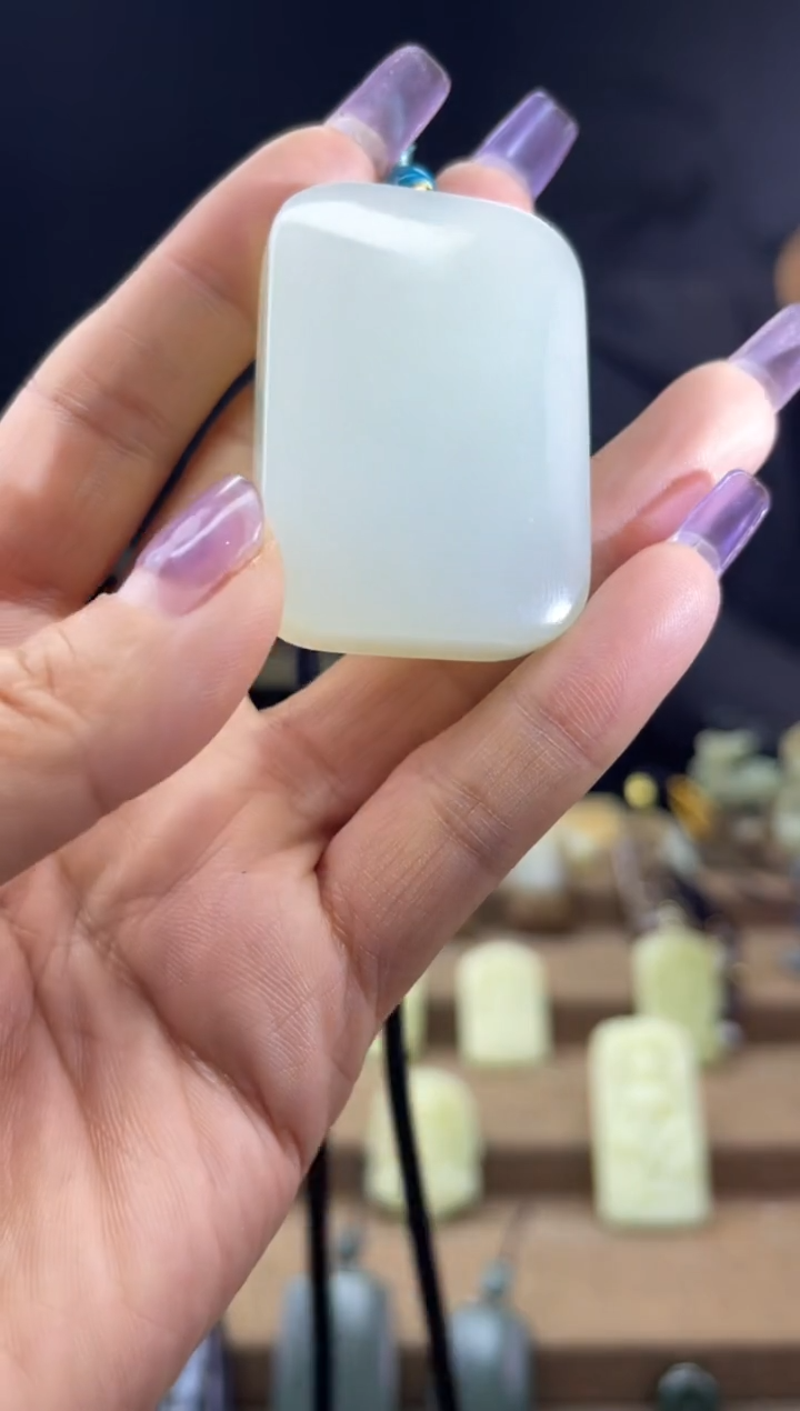 颈饰未镶嵌和田玉1