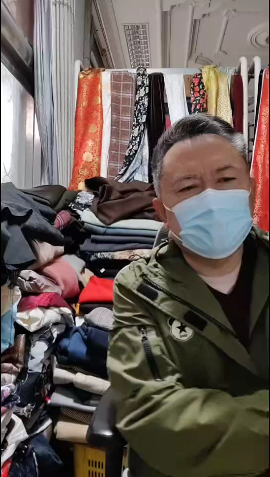 浅灰白立体条柔软布料