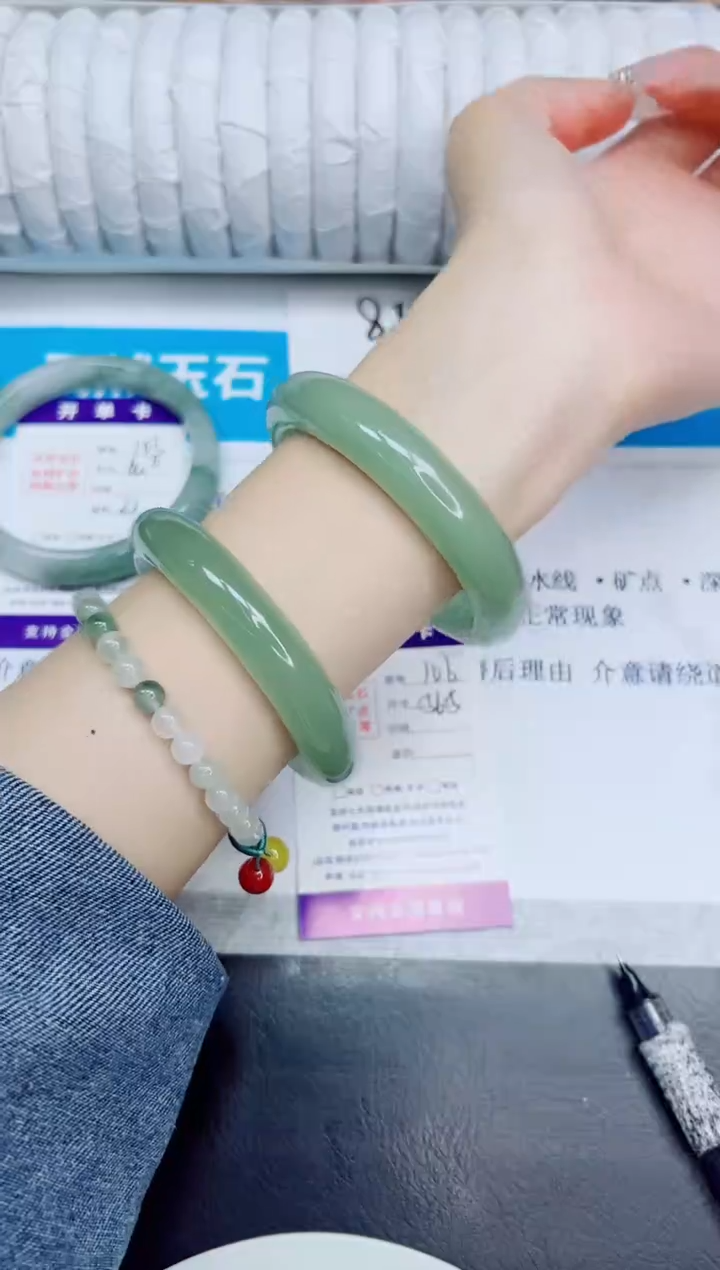 未镶嵌手镯石英质玉106/56.5